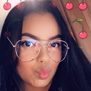 Meet your Posher, Karina